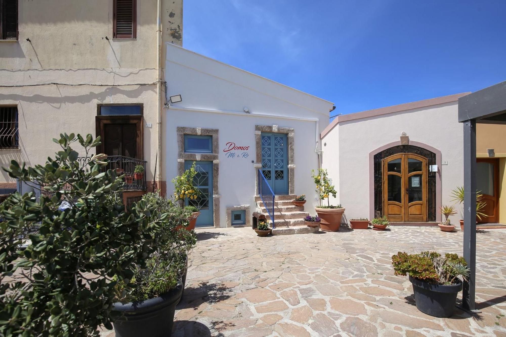 B&B Domos Mi & Ro Castelsardo Exterior foto